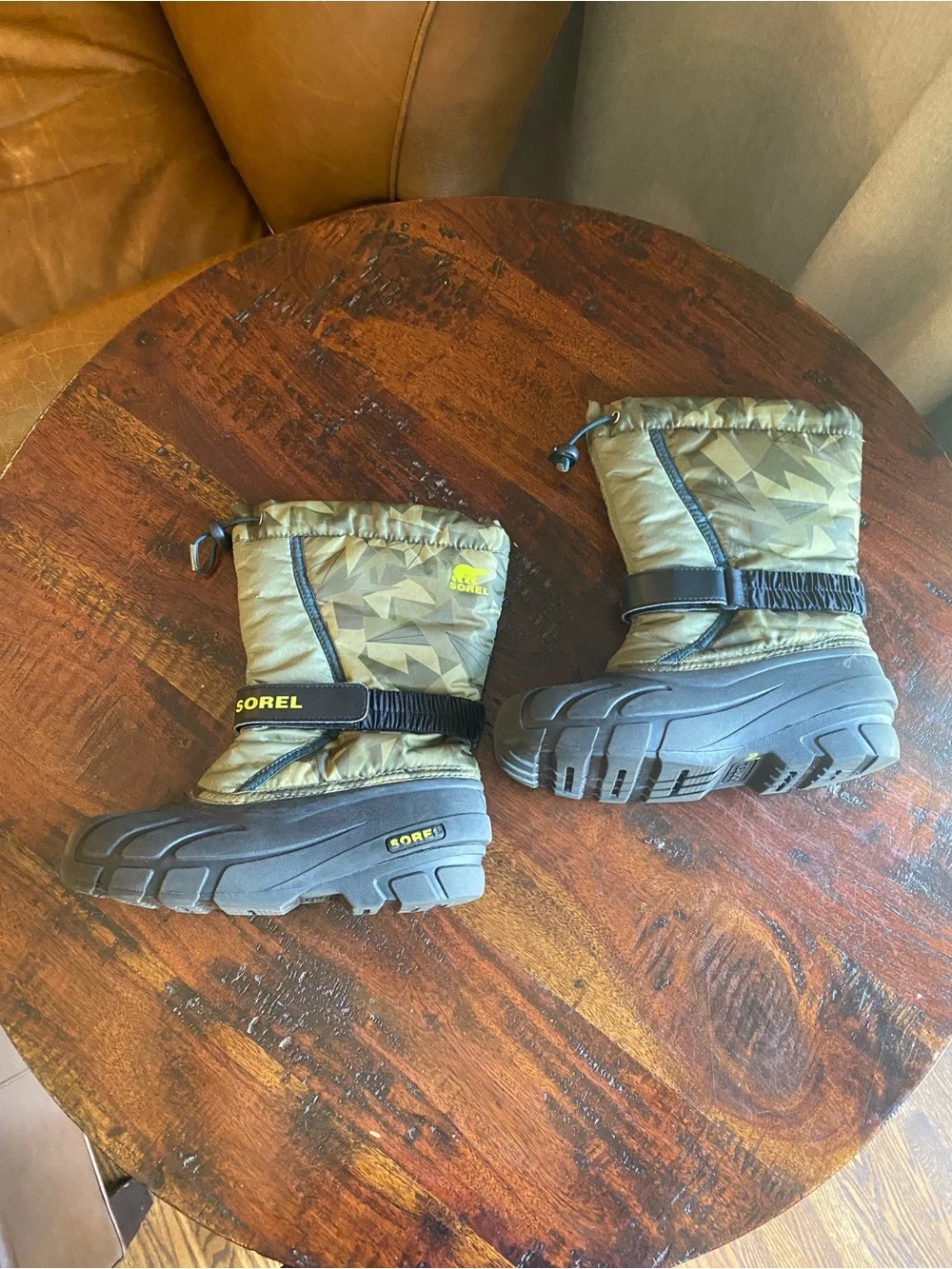 Sorel Flurry Youth Boots  Winter kids size 4 camo waterproof insulated